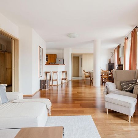 Bright And Spacious Penthouse W/ Terrace & Parking Budapest Luaran gambar