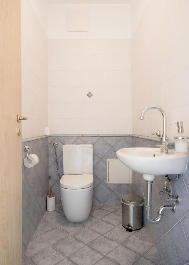 Bright And Spacious Penthouse W/ Terrace & Parking Budapest Luaran gambar